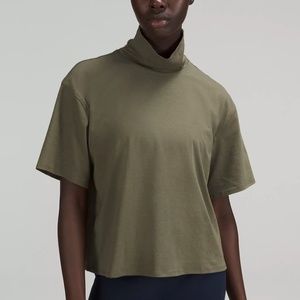 Relaxed-Fit Cotton-Blend Turtleneck T-Shirt (carob brown)